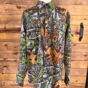 Under Armour Performance Quick Dry Mossy Oak Button Down Shirt